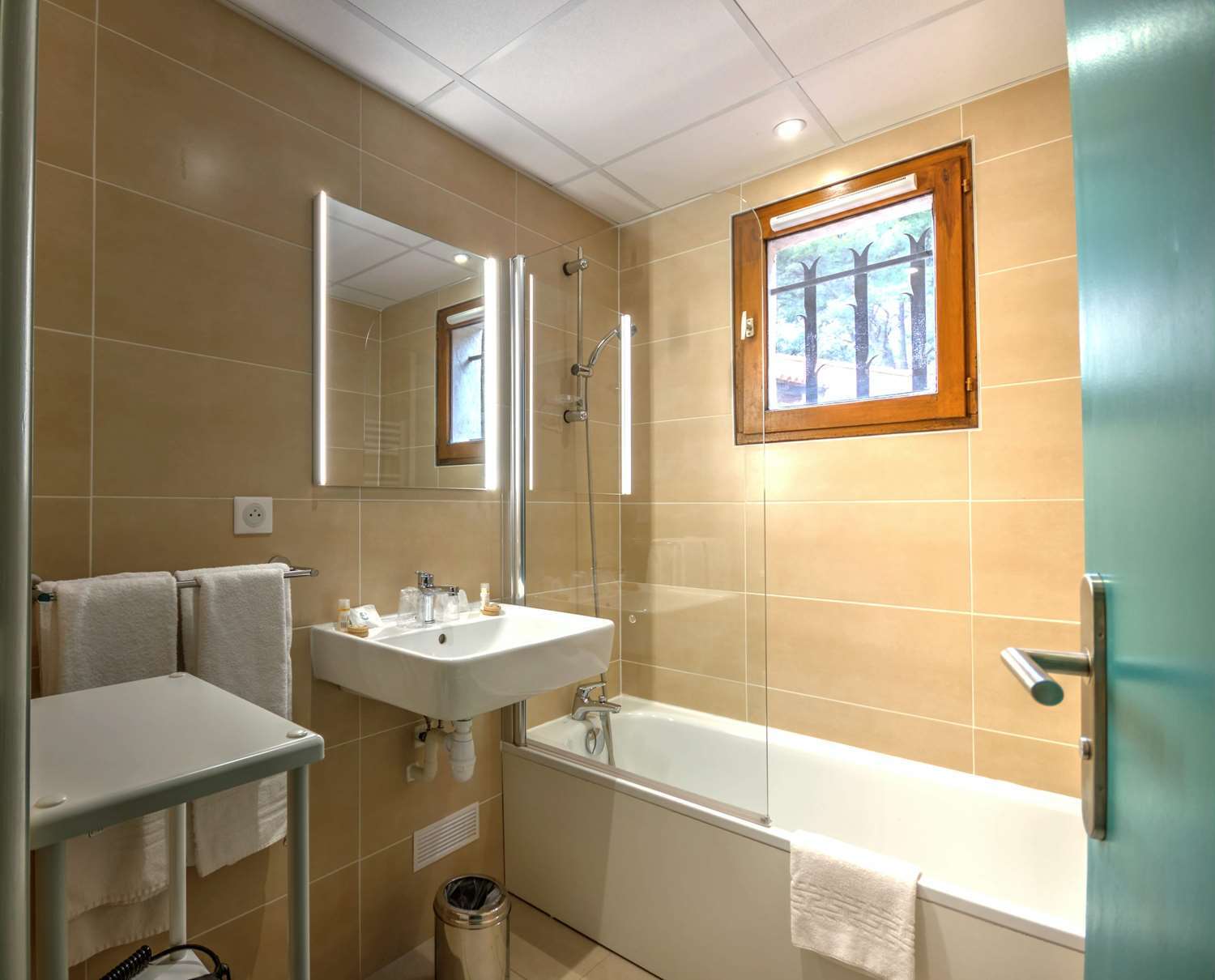 Best Western Domaine De Roquerousse Salon-de-Provence Buitenkant foto